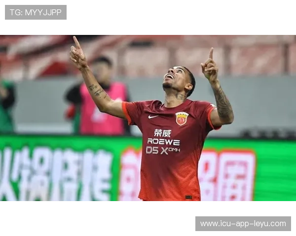 上海海港李明突破建功，徐新助攻得手——在风雨中的信念与城市的热爱