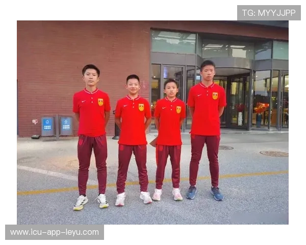 球员与青训营学员互动活动激发更多少儿参与 球员与青训营学员互动活动激发更多少儿参与