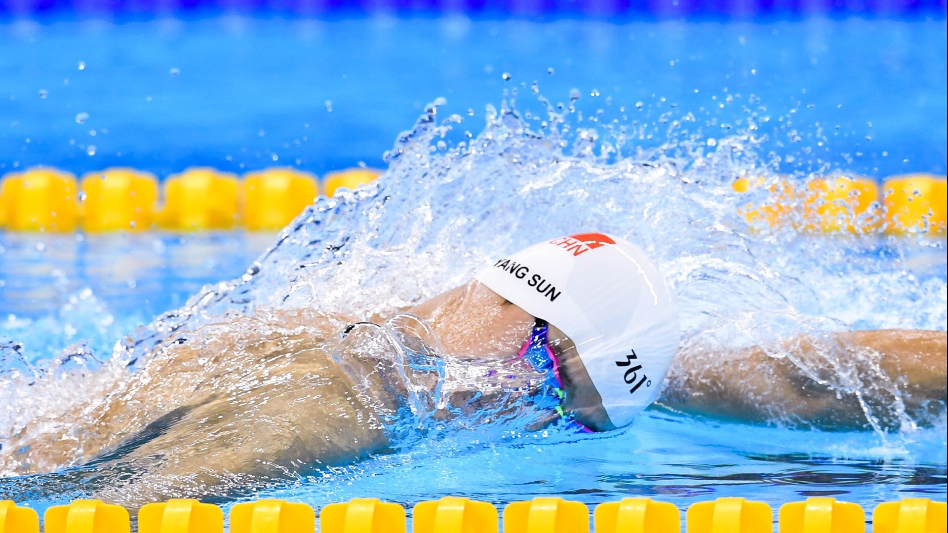 “三叉湖赛场上的滚球对决，选手挑战极限精准度”